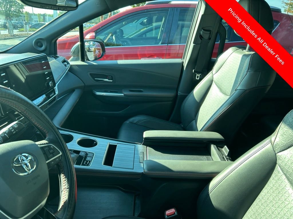 Used 2022 Toyota Sienna XSE w/ XSE Plus Package FWD image 13