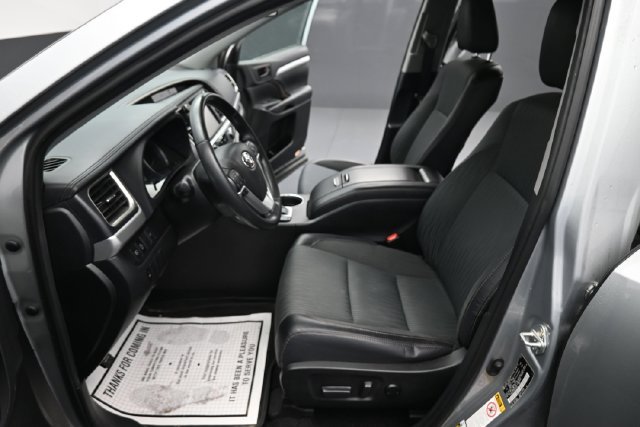Used 2019 Toyota Highlander Plus AWD/4WD image 11
