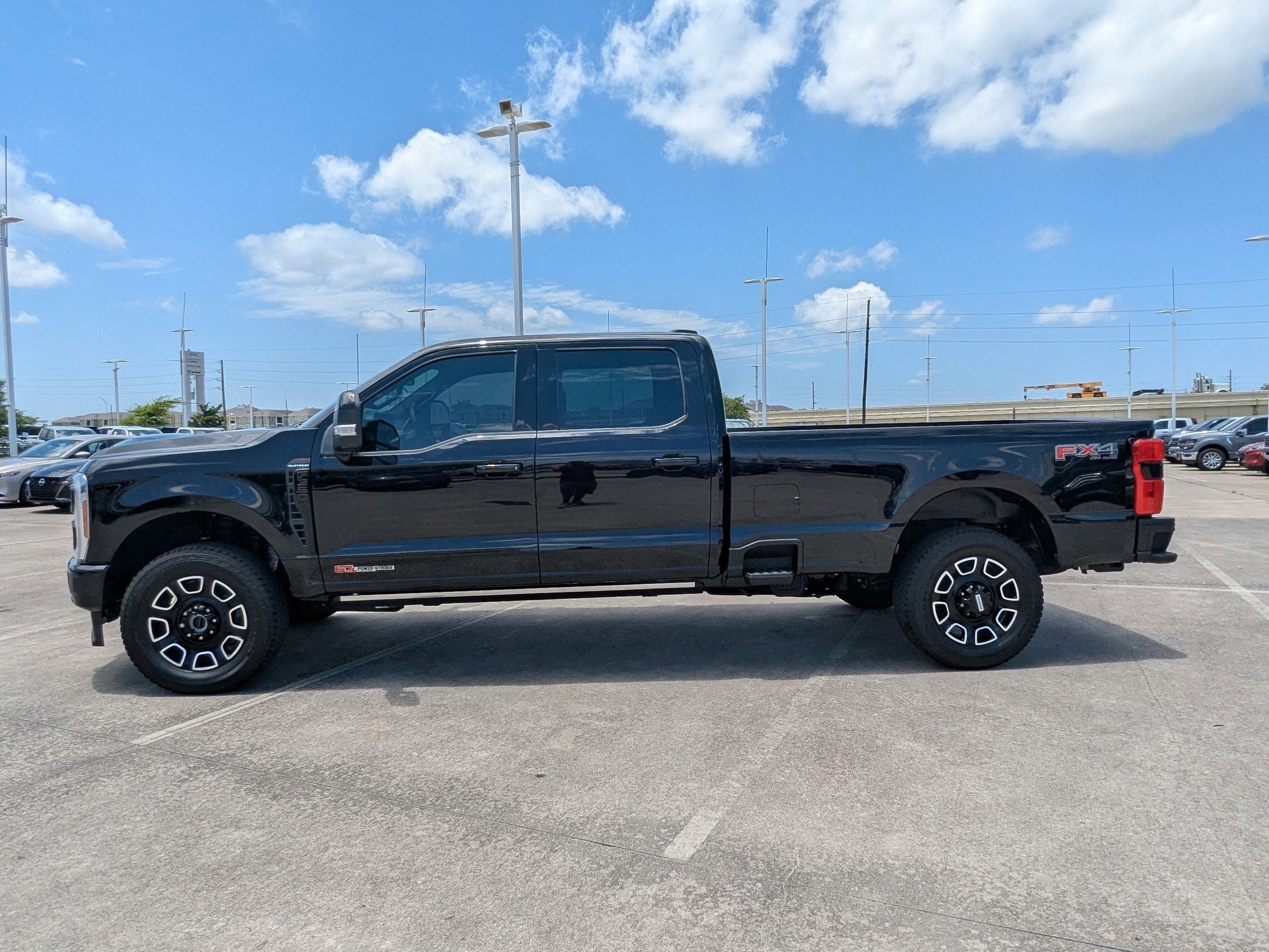 Used 2025 Ford F350 Platinum w/ FX4 Off-Road Package AWD/4WD image 7