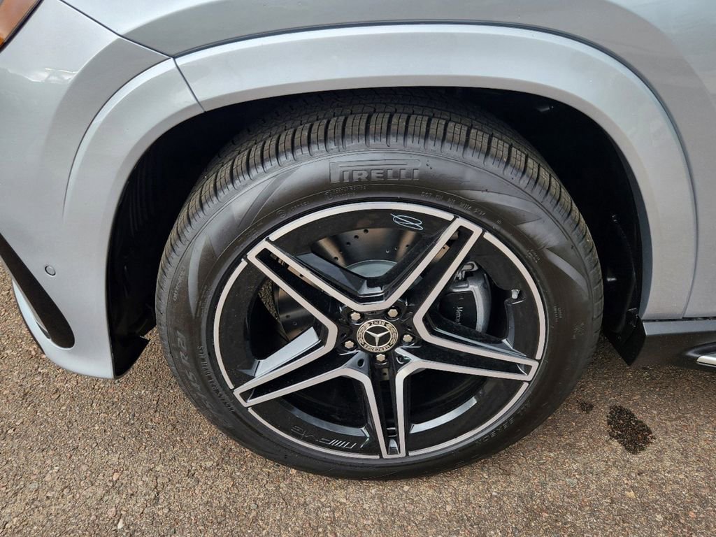 Used 2025 Mercedes-Benz GLS 450 4MATIC image 21