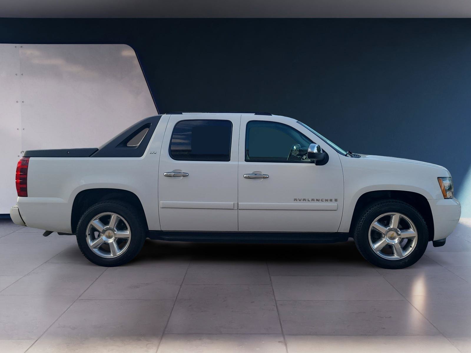 Used 2008 Chevrolet Avalanche LTZ w/ LTZ Preferred Equipment Group RWD image 6