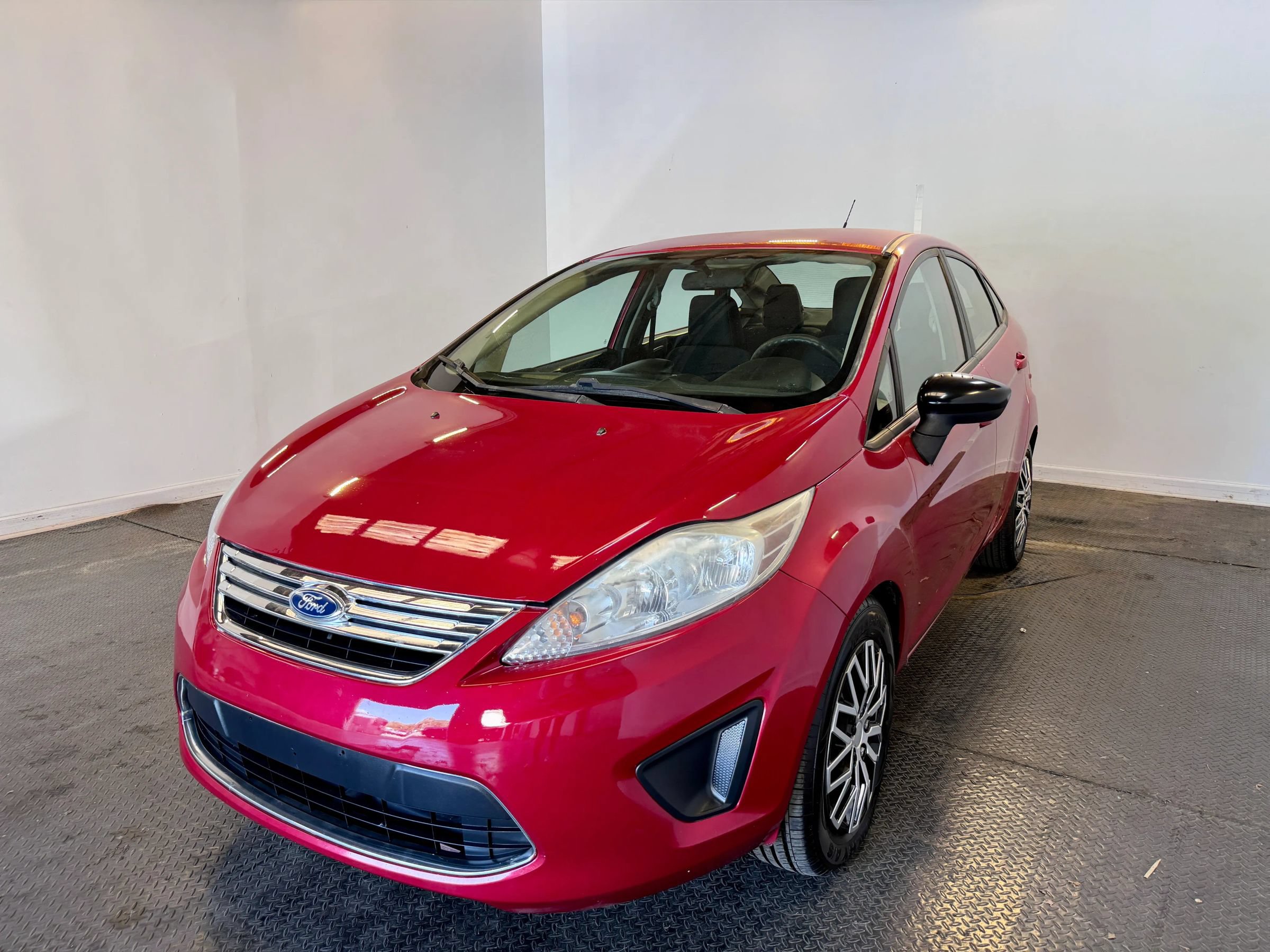 Used 2012 Ford Fiesta SE w/ Super Fuel Economy Pkg FWD image 2