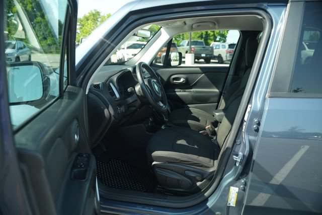 Used 2022 Jeep Renegade Latitude AWD/4WD image 12