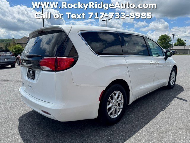 Used 2023 Chrysler Voyager LX FWD image 7