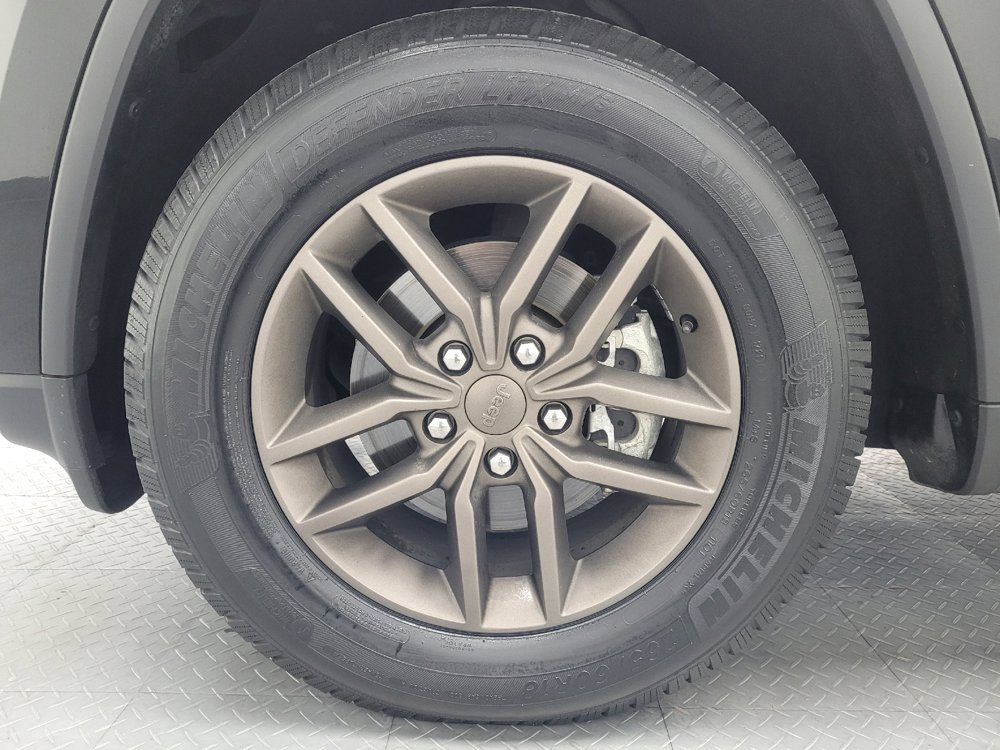 Used 2017 Jeep Grand Cherokee Laredo 75th Anniversary RWD image 31