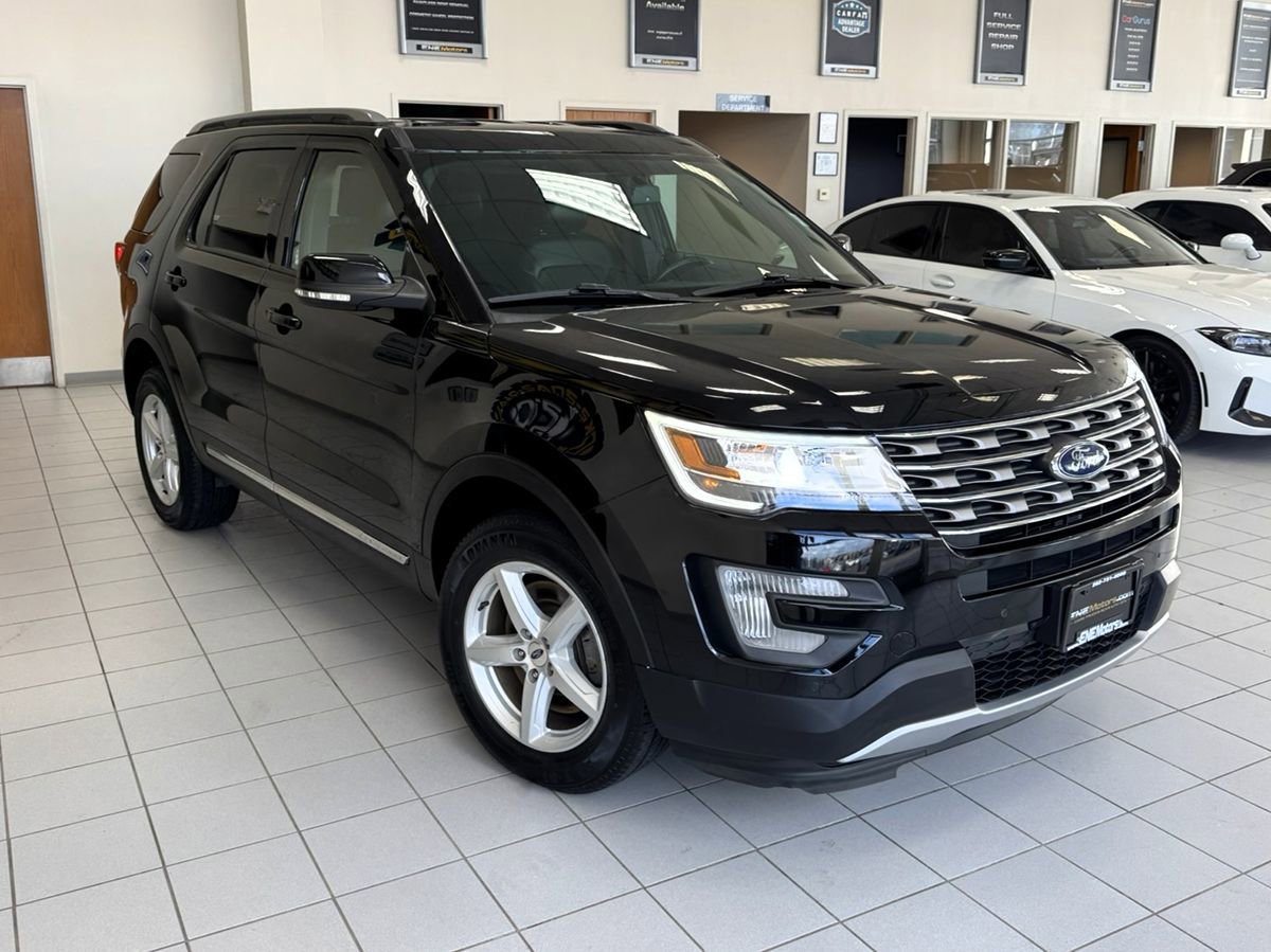 Used 2017 Ford Explorer XLT w/ Equipment Group 202A AWD/4WD image 61