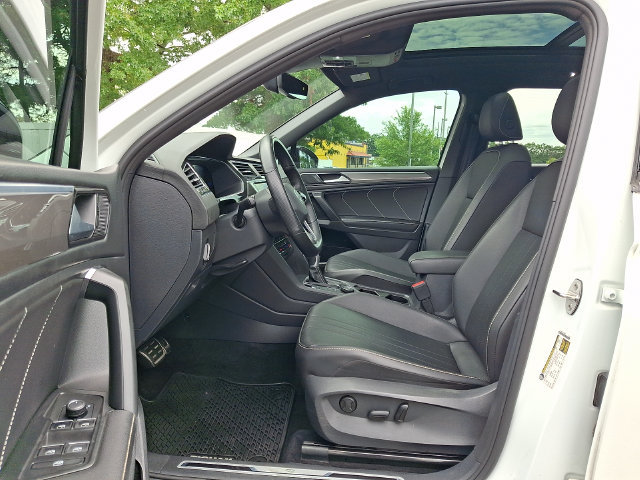 Certified 2023 Volkswagen Tiguan SE R-Line AWD/4WD image 13