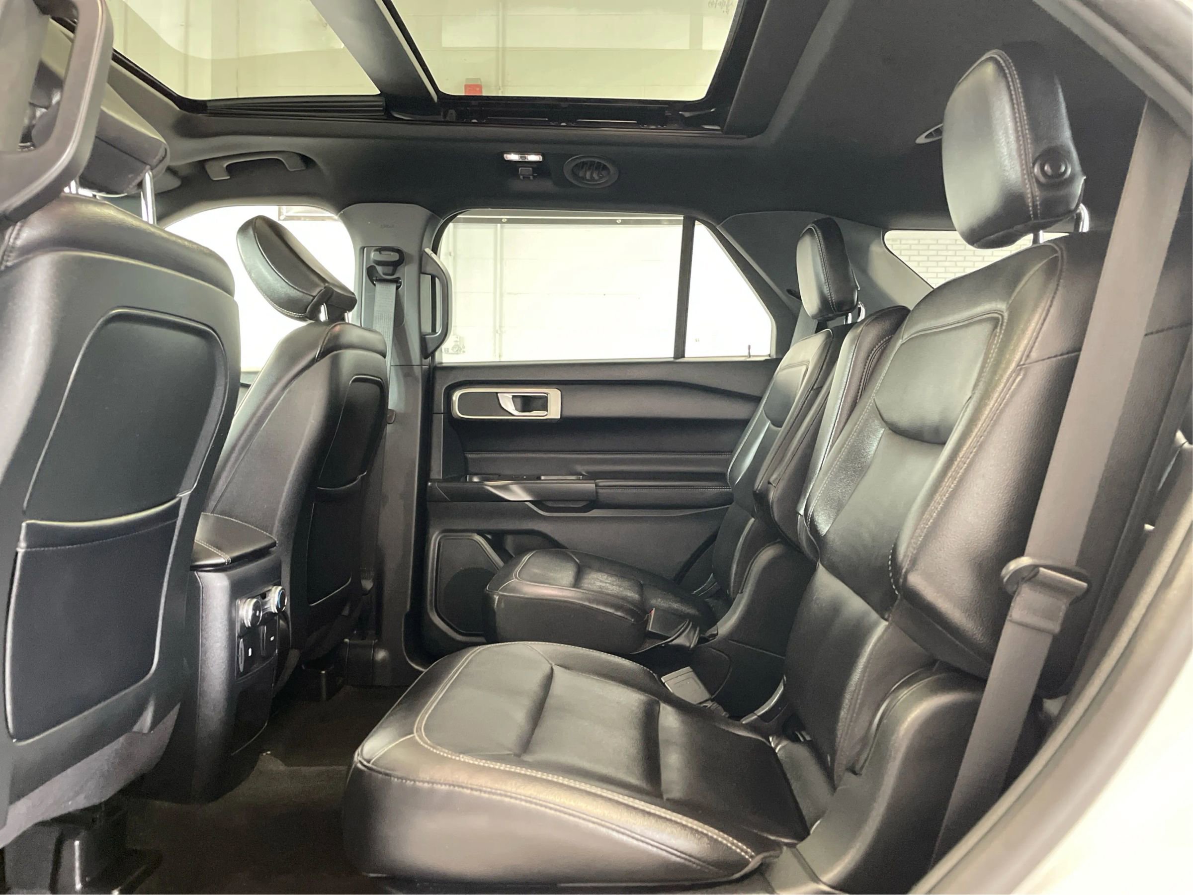 Used 2020 Ford Explorer XLT w/ Equipment Group 202A image 10