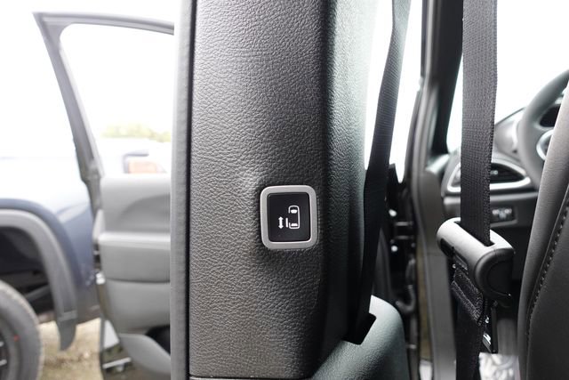 New 2026 Chrysler Pacifica Select image 24