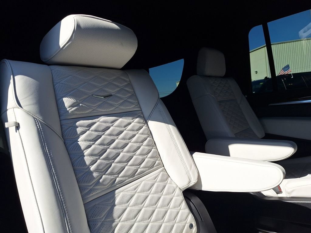 New 2026 Cadillac Escalade ESV Platinum Sport w/ LPO, ONYX Package image 33