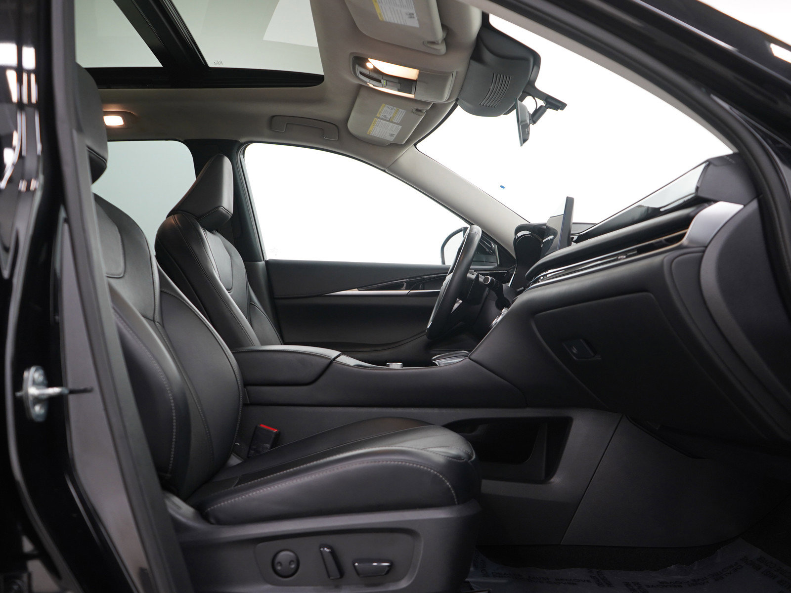 Used 2023 INFINITI QX60 Pure image 10