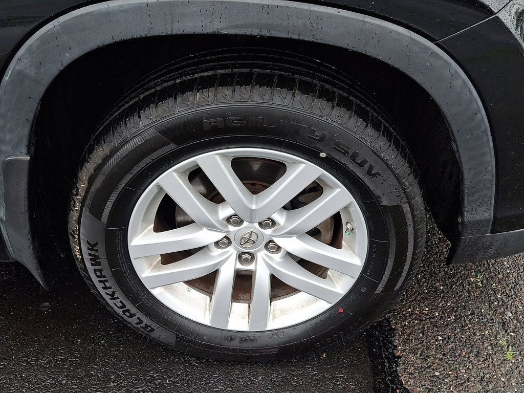 Used 2015 Toyota Highlander LE AWD/4WD image 9