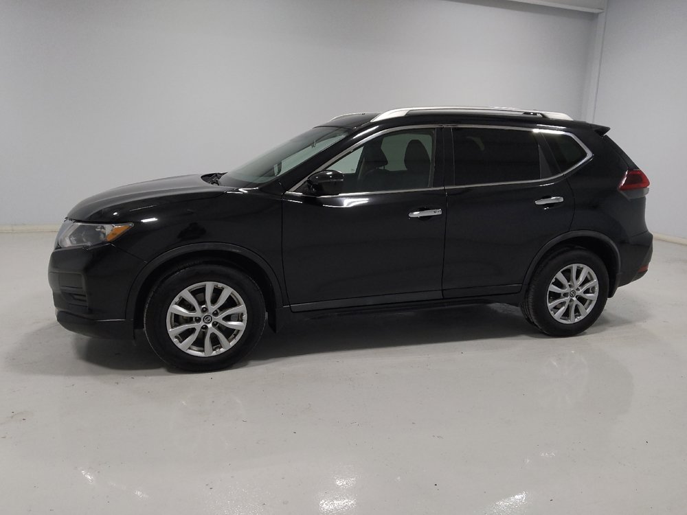 Used 2020 Nissan Rogue SV image 2
