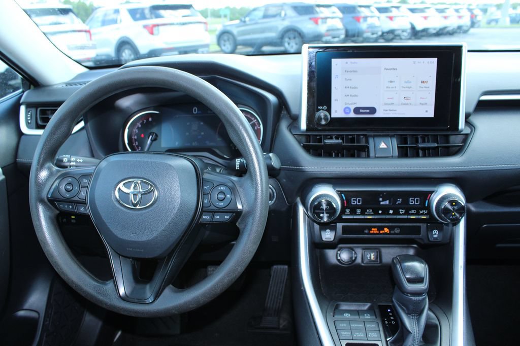 Used 2023 Toyota RAV4 XLE AWD/4WD image 18