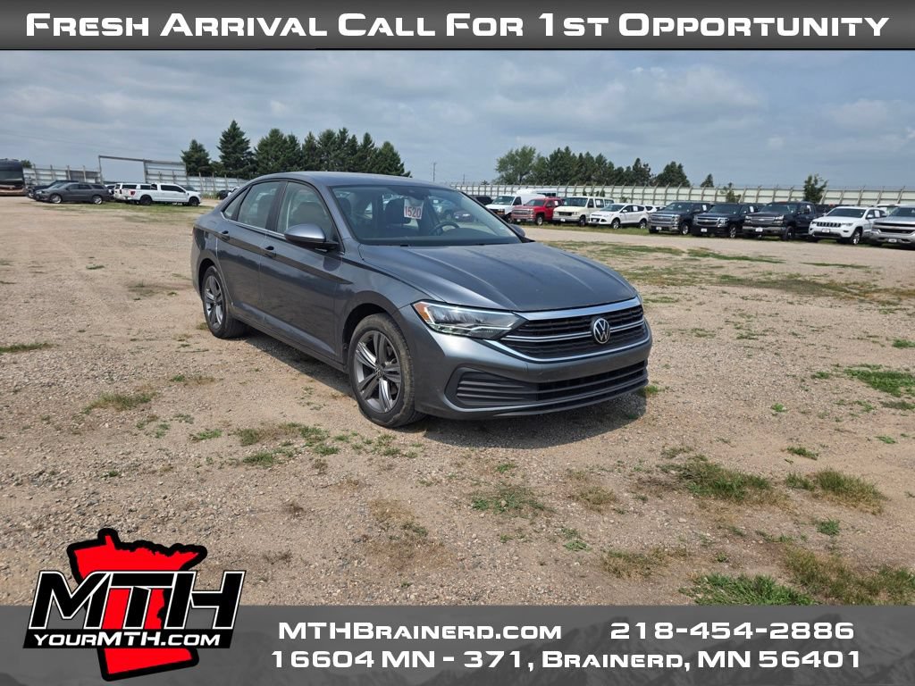 Used 2024 Volkswagen Jetta SE FWD image 2