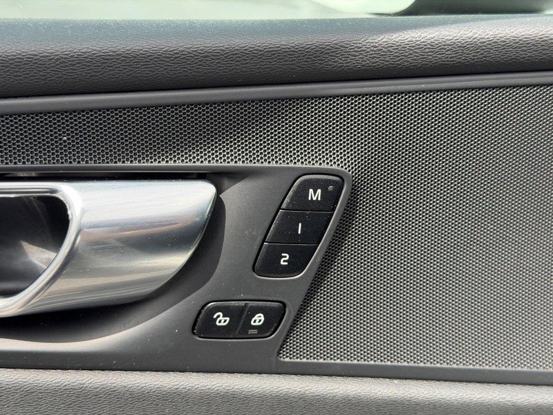 Certified 2023 Volvo XC60 B5 Core AWD/4WD image 17