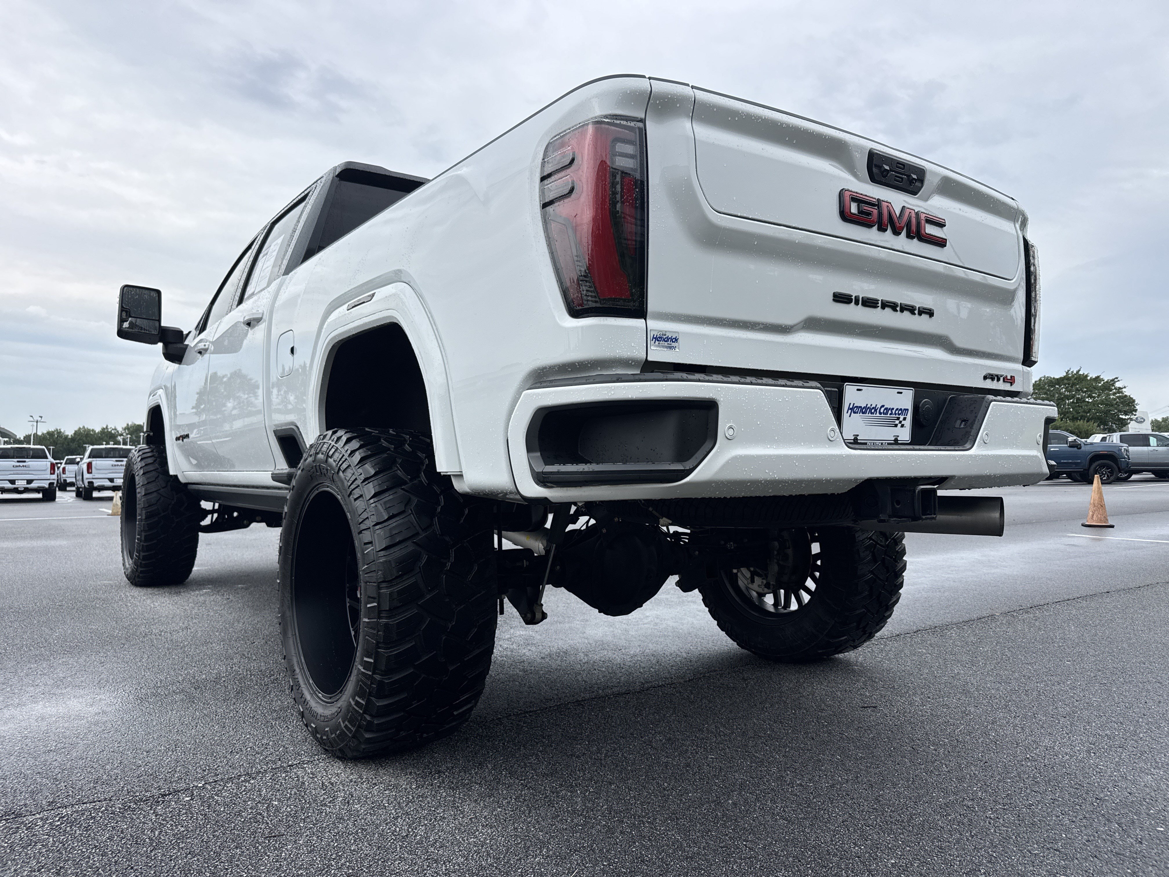 Used 2024 GMC Sierra 2500 AT4 w/ AT4 Premium Plus Package AWD/4WD image 8