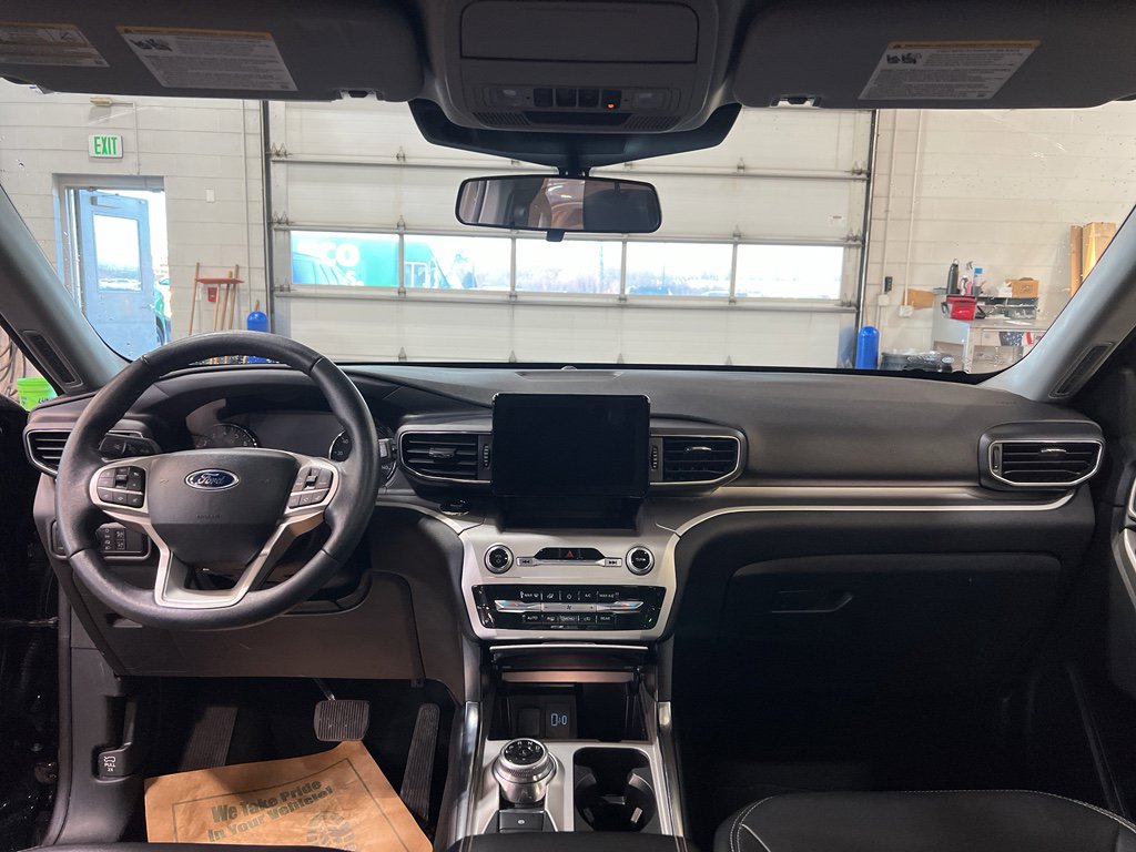 Used 2022 Ford Explorer XLT w/ Equipment Group 202A image 19