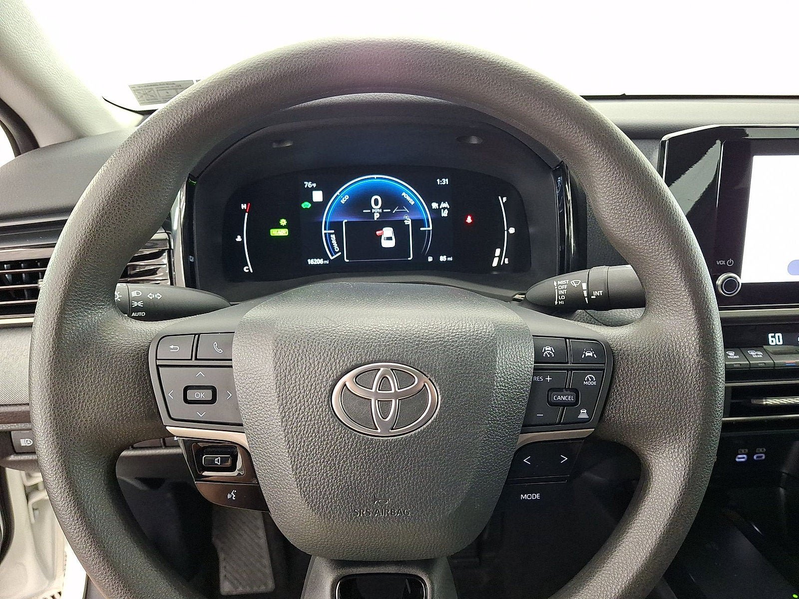 Used 2025 Toyota Camry LE FWD image 8