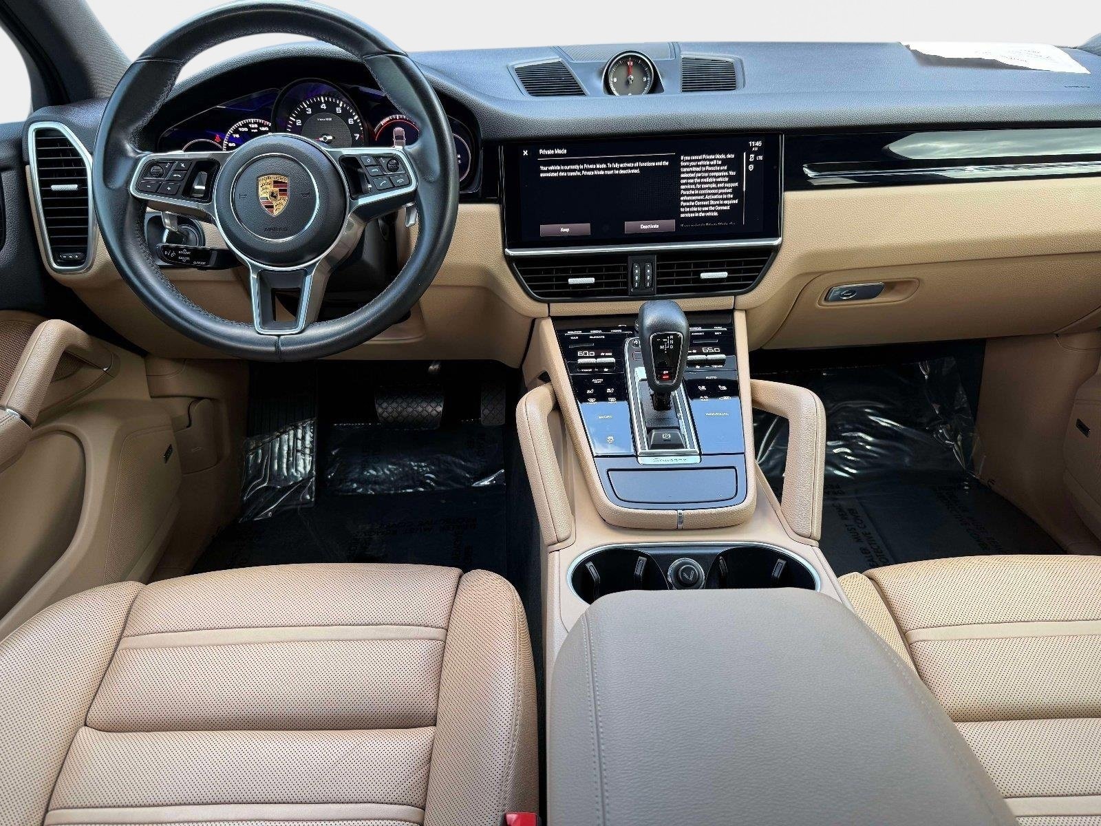 Used 2022 Porsche Cayenne w/ Premium Package image 32