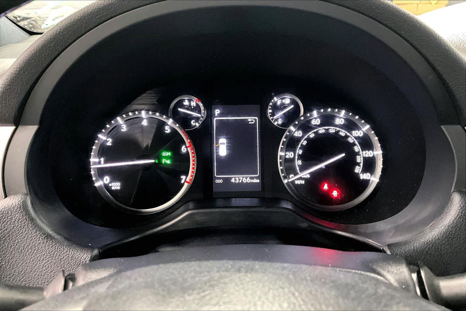 Used 2022 Lexus GX 460 Premium w/ Accessory Package AWD/4WD image 26