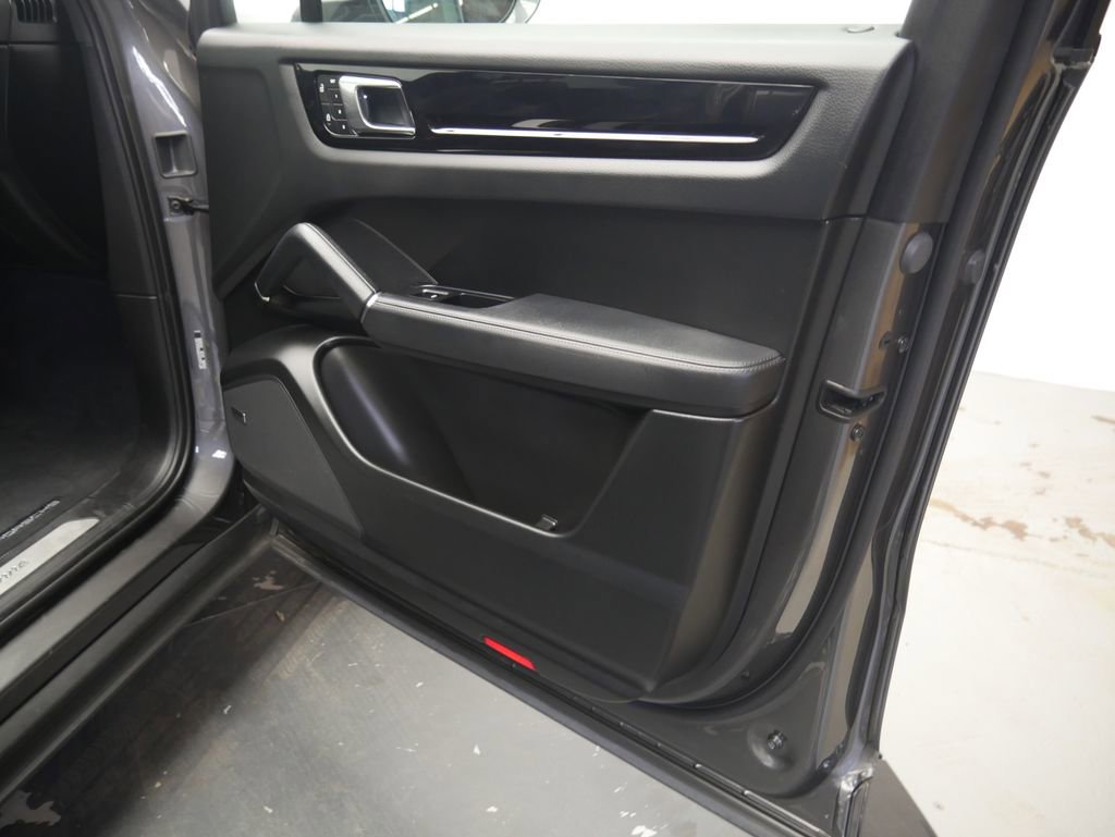 Certified 2023 Porsche Cayenne image 24