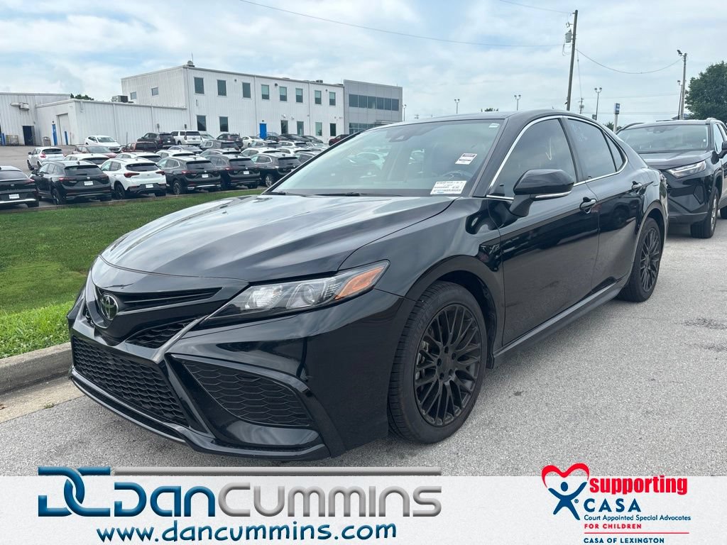 Used 2024 Toyota Camry SE FWD image 1