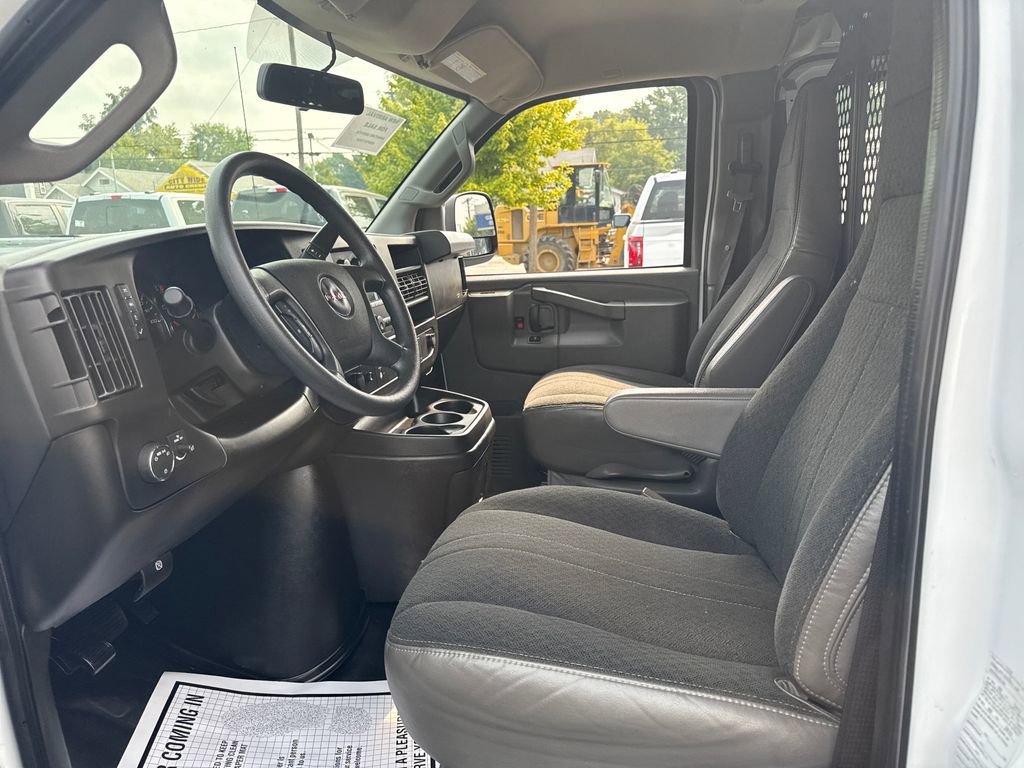 Used 2023 GMC Savana 2500 w/ Driver Convenience Package image 33