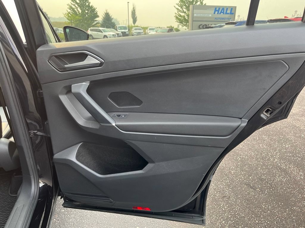 Used 2018 Volkswagen Tiguan SEL AWD/4WD image 26