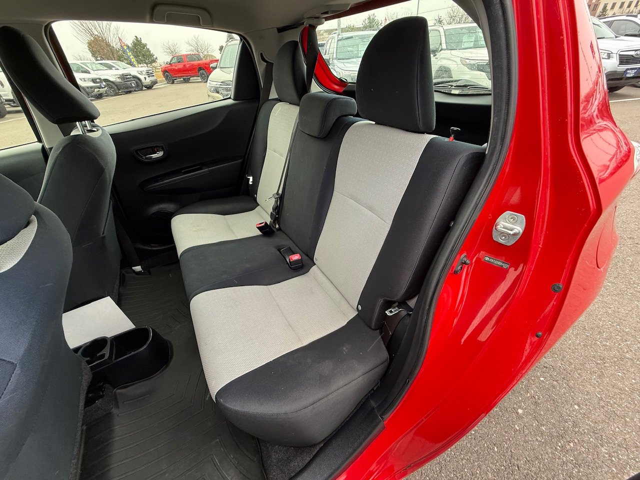 Used 2013 Toyota Yaris LE image 32