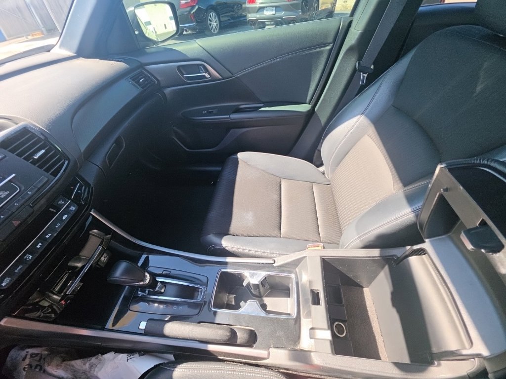 Used 2017 Honda Accord Sport image 23