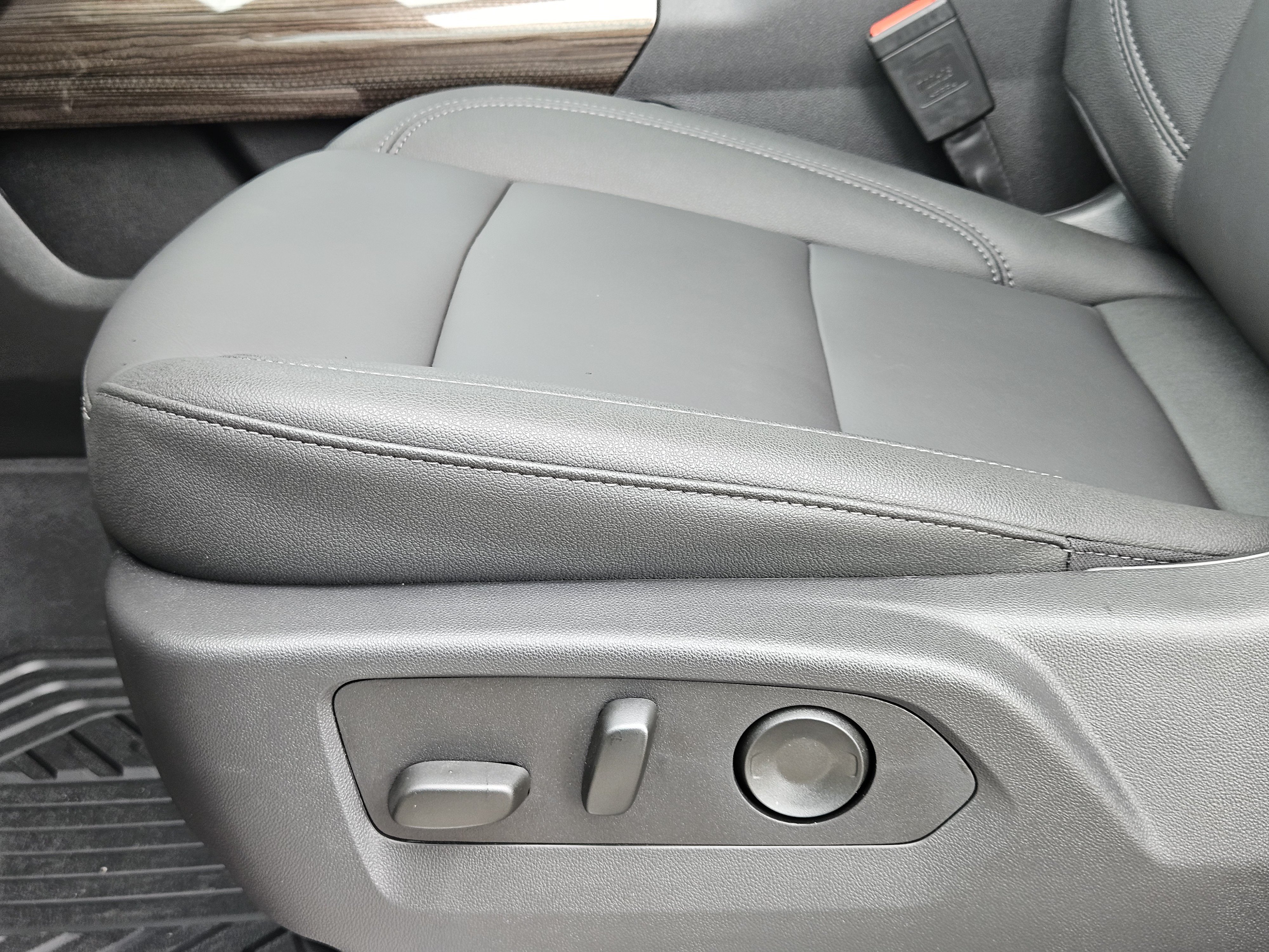 New 2026 Chevrolet Silverado 1500 LT Trail Boss w/ Convenience Package II AWD/4WD image 17