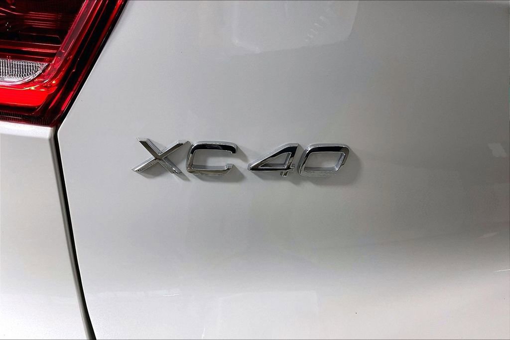 Used 2023 Volvo XC40 Recharge Ultimate w/ Protection Package Premier AWD/4WD image 7