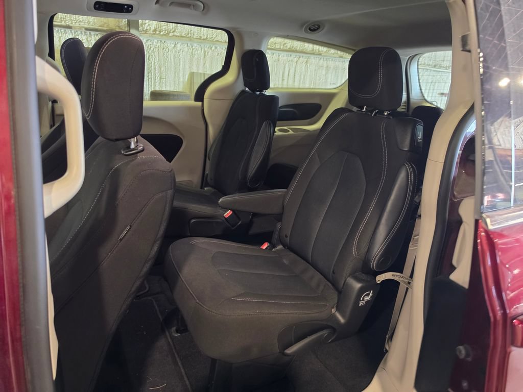 Used 2023 Chrysler Voyager LX FWD image 7