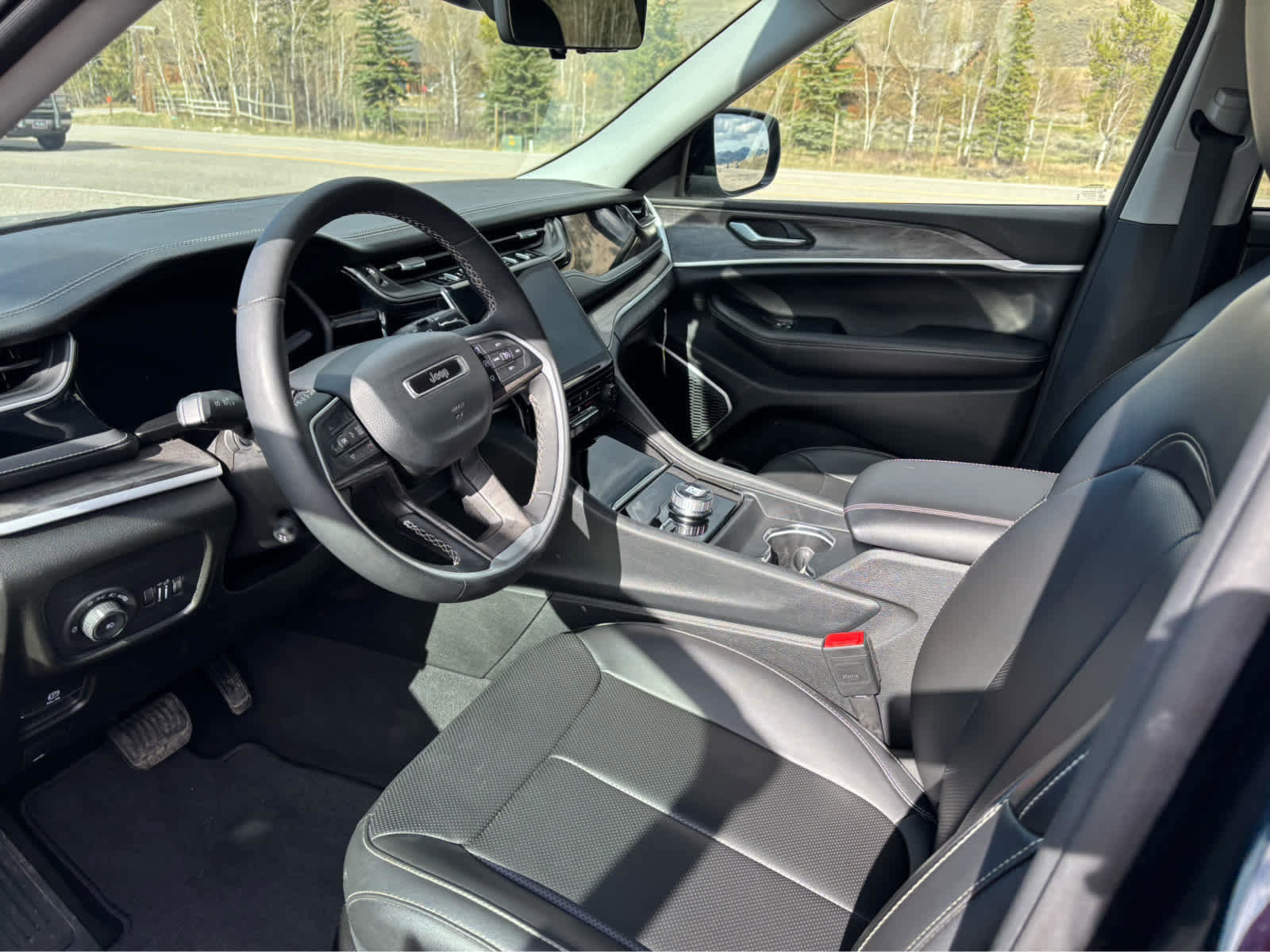 New 2023 Jeep Grand Cherokee Limited w/ Luxury Tech Group II image 29