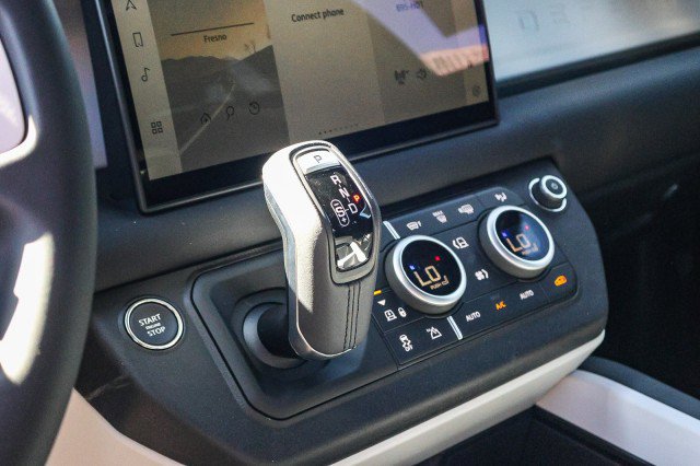 Certified 2025 Land Rover Defender 90 X-Dynamic SE AWD/4WD image 19