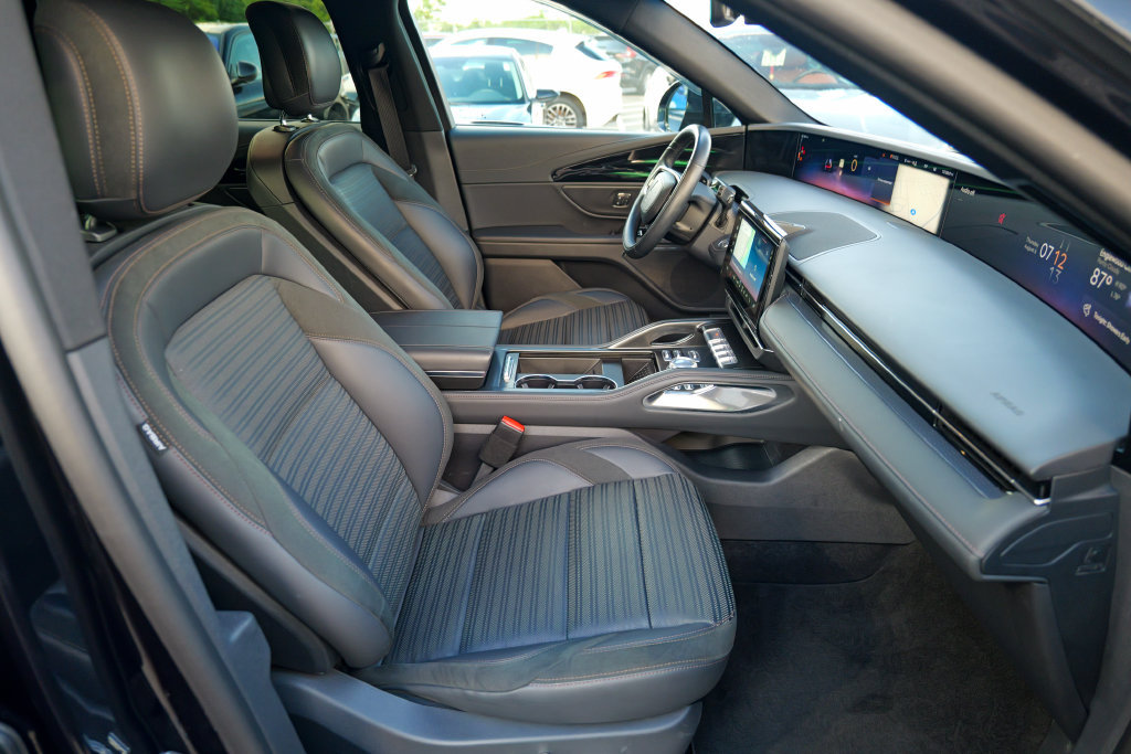 Used 2024 Lincoln Nautilus Reserve w/ Jet Appearance Package (87T) AWD/4WD image 35