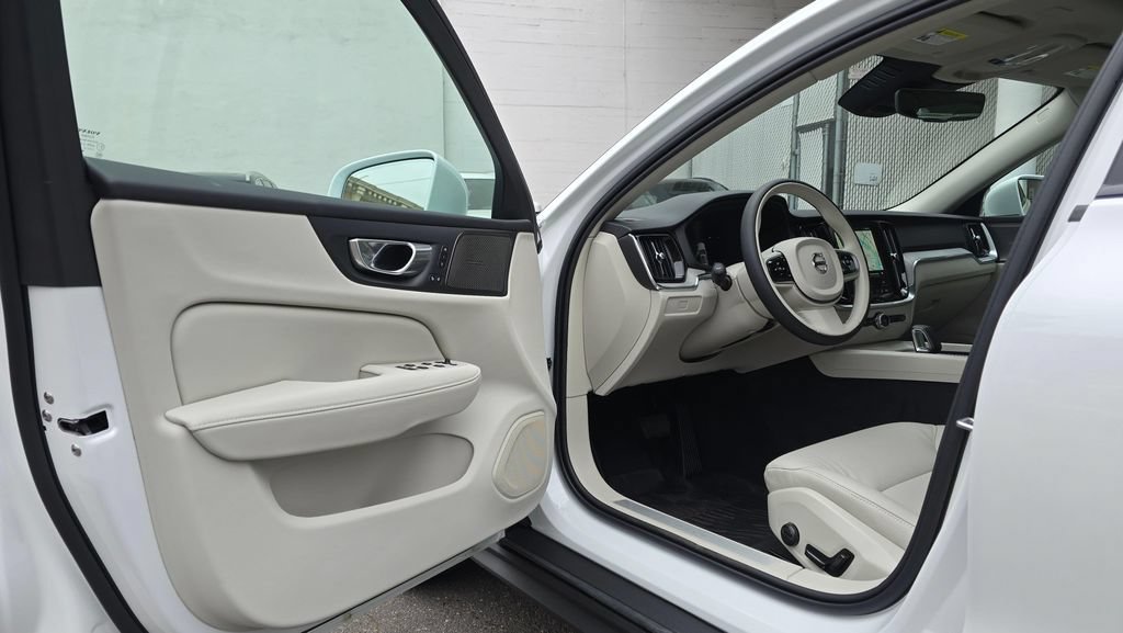 New 2026 Volvo V60 B5 Cross Country Plus w/ Climate Package AWD/4WD image 19
