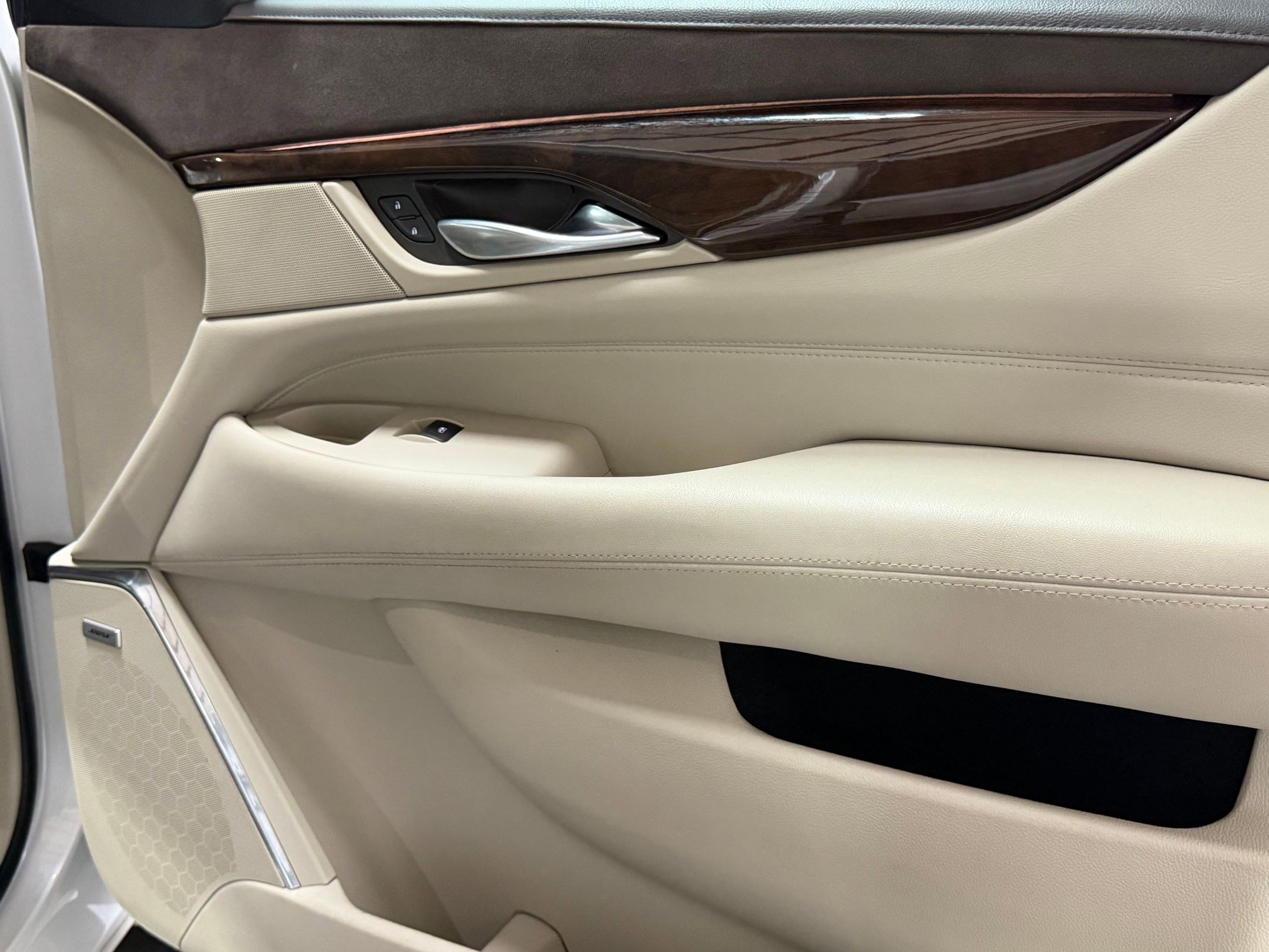 Used 2017 Cadillac Escalade Premium Luxury RWD image 48