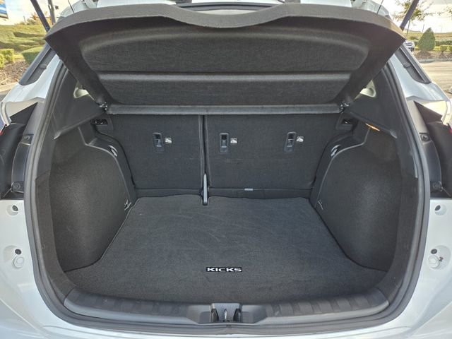 Used 2022 Nissan Kicks SR w/ Premium Package image 16