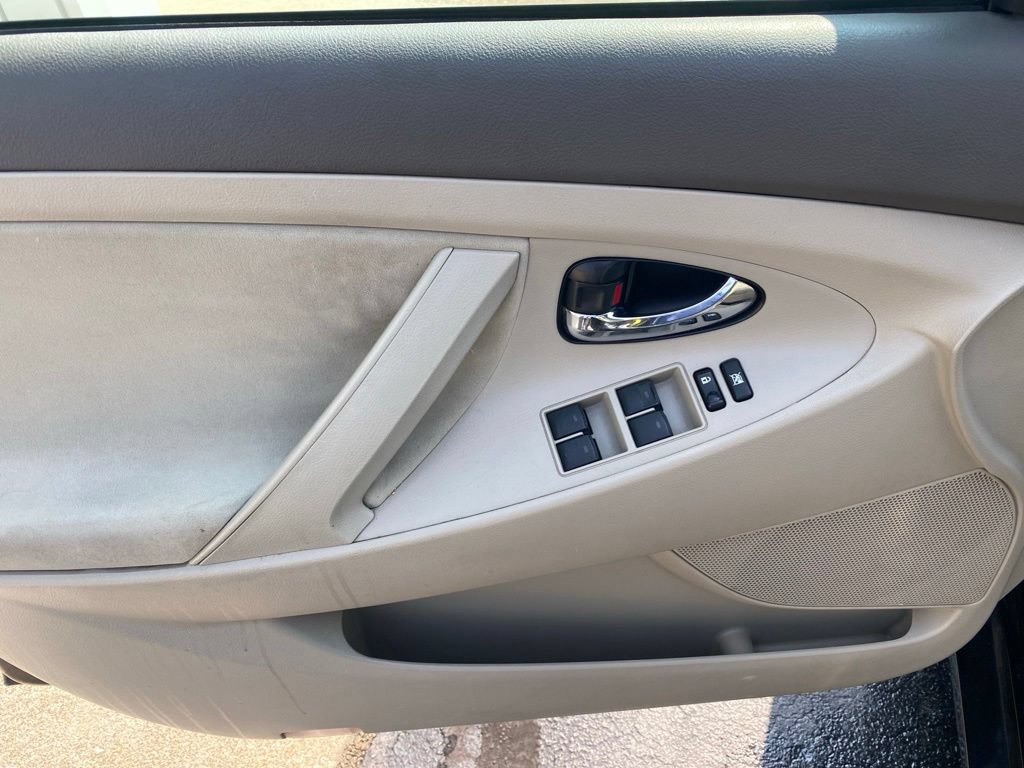 Used 2011 Toyota Camry LE FWD image 9