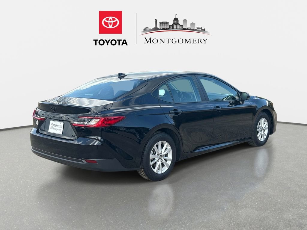 Used 2025 Toyota Camry LE image 3