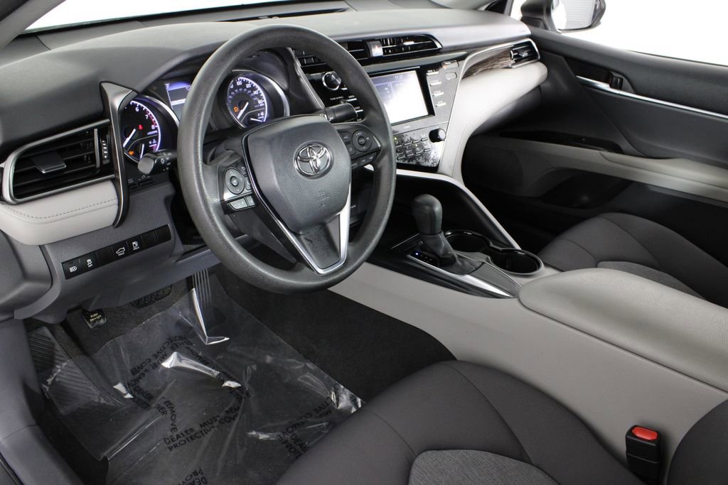 Used 2020 Toyota Camry L image 17