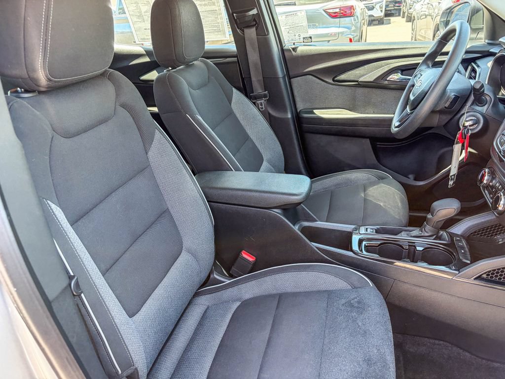 Used 2023 Chevrolet TrailBlazer LS FWD image 34