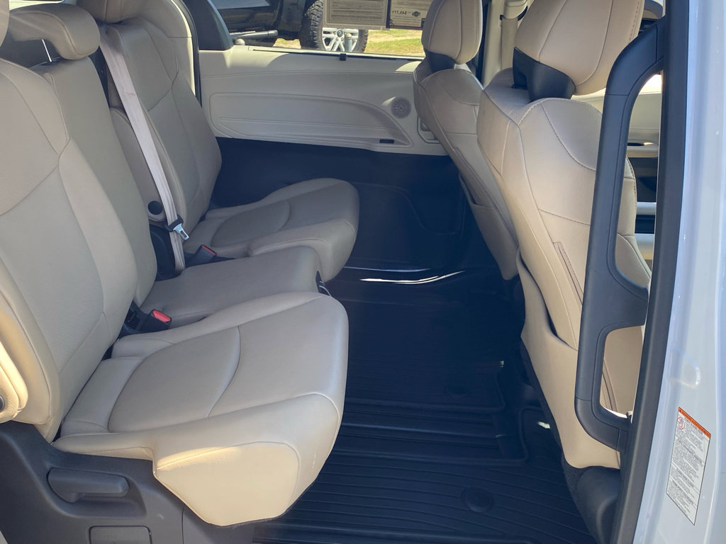 Used 2024 Toyota Sienna XLE image 13