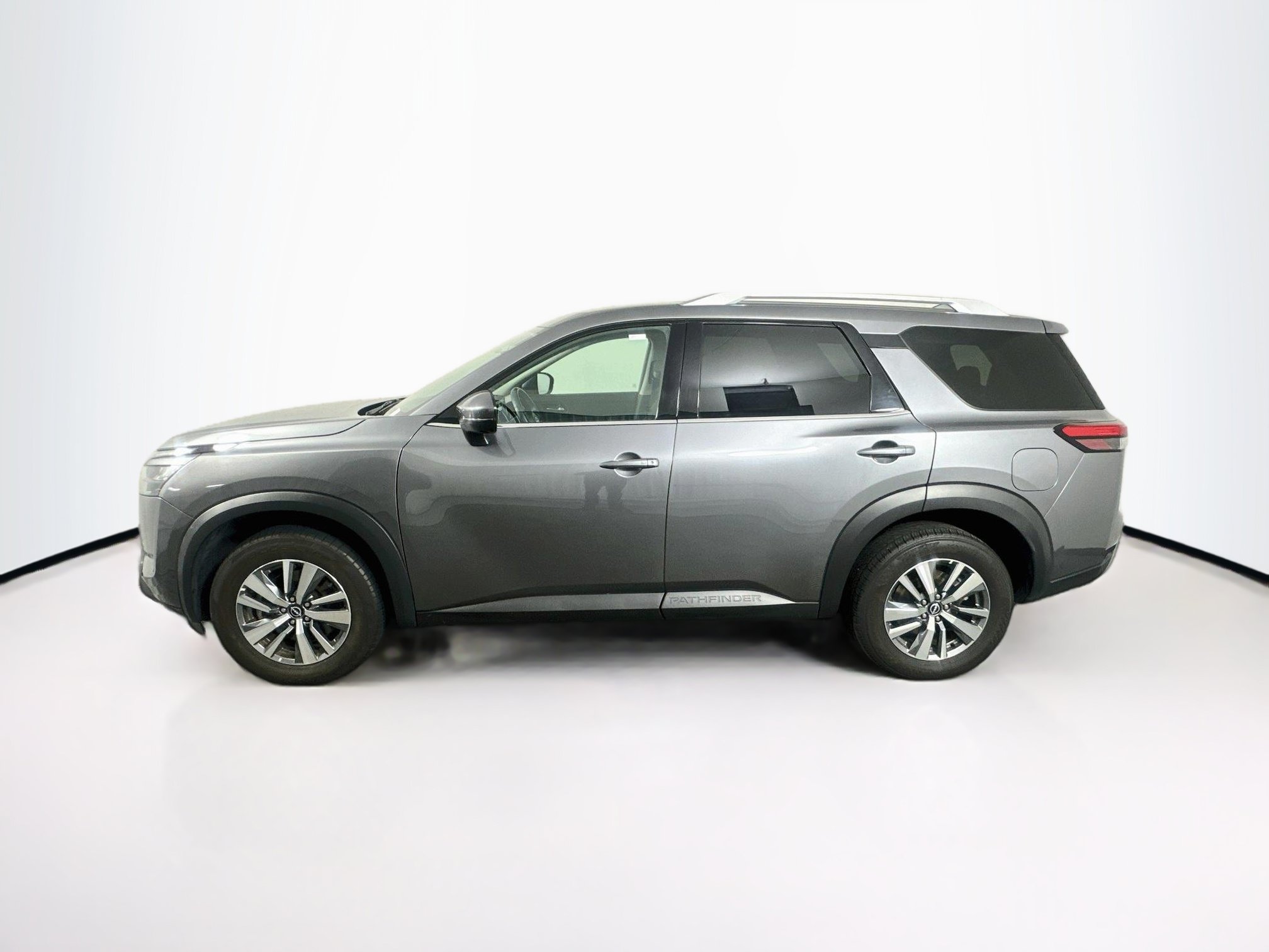Used 2025 Nissan Pathfinder SL AWD/4WD image 4
