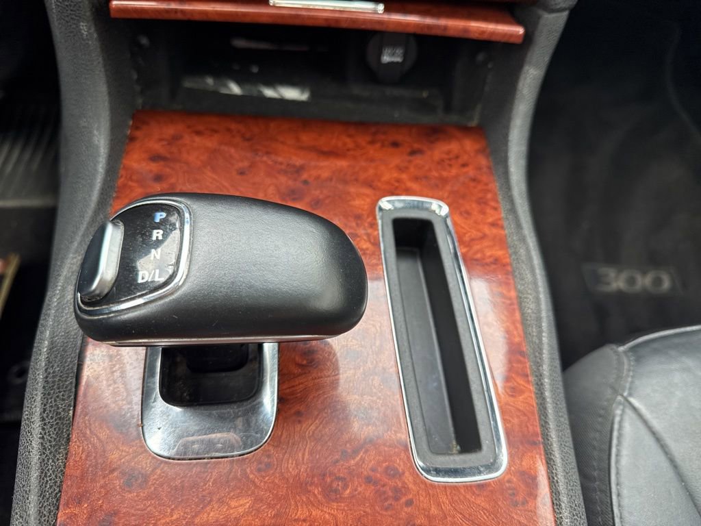 Used 2014 Chrysler 300 image 23
