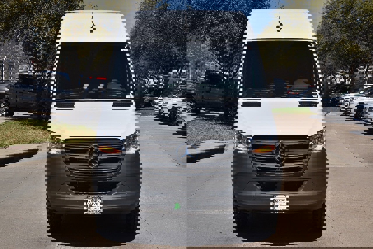 Used 2025 Mercedes-Benz Sprinter 2500 image 3