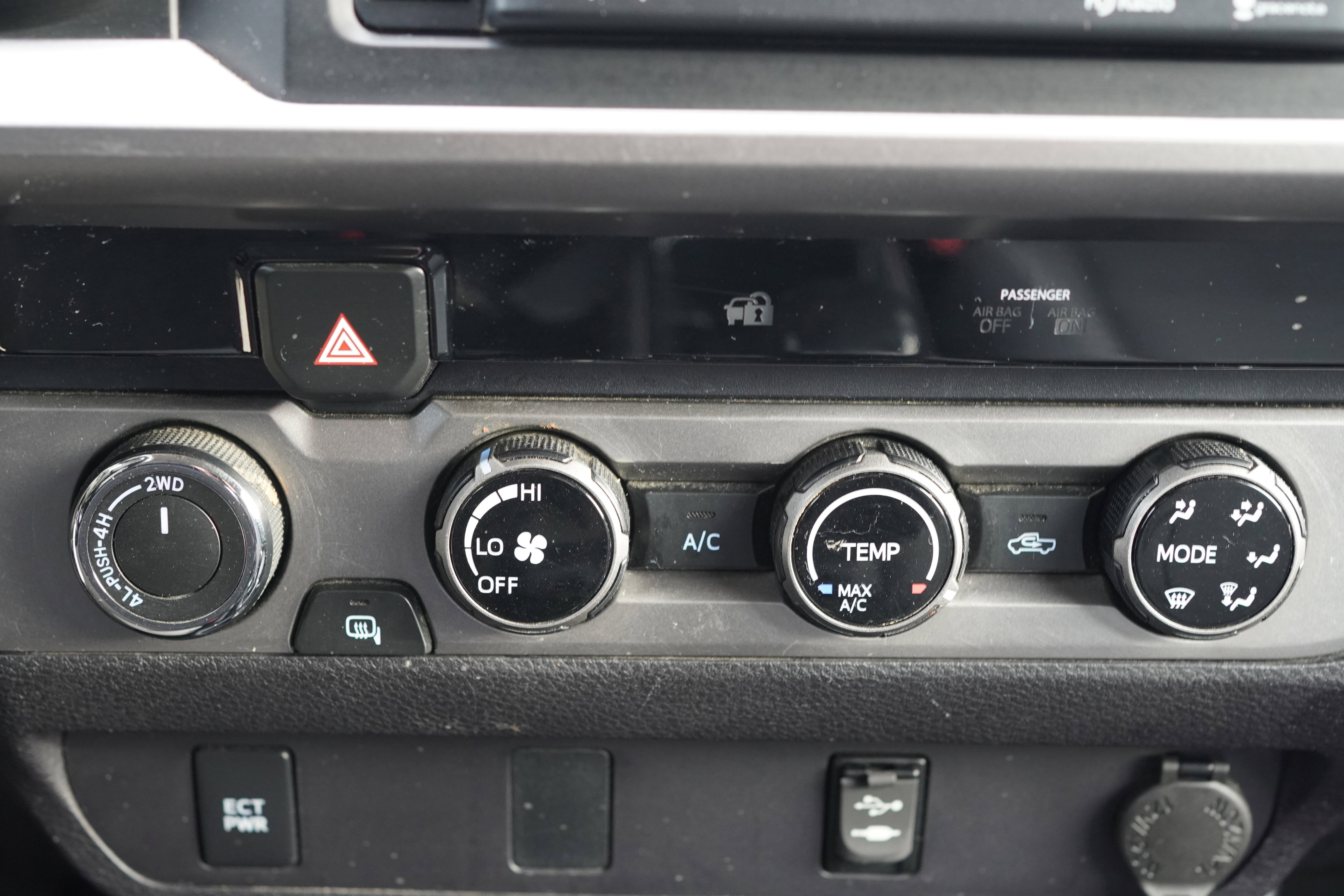 Used 2017 Toyota Tacoma SR5 image 37