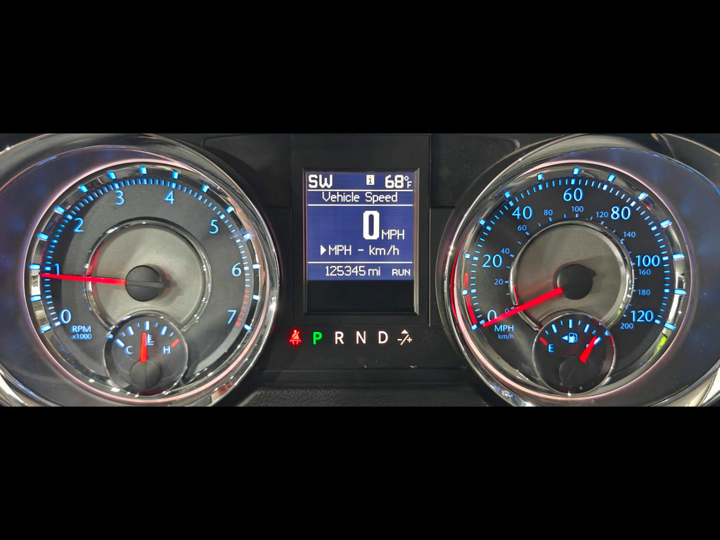 Used 2016 Chrysler Town & Country Touring-L FWD image 54